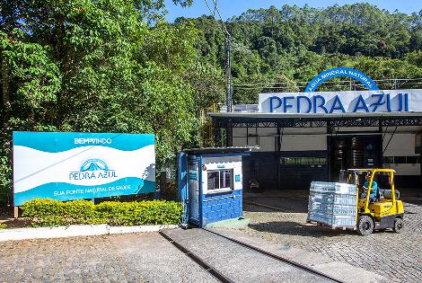 Brasil: Água Pedra Azul - (Versão em inglês)