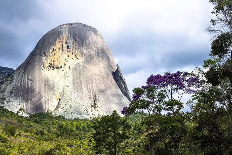 Brasil: Água Pedra Azul - (Versão em inglês)